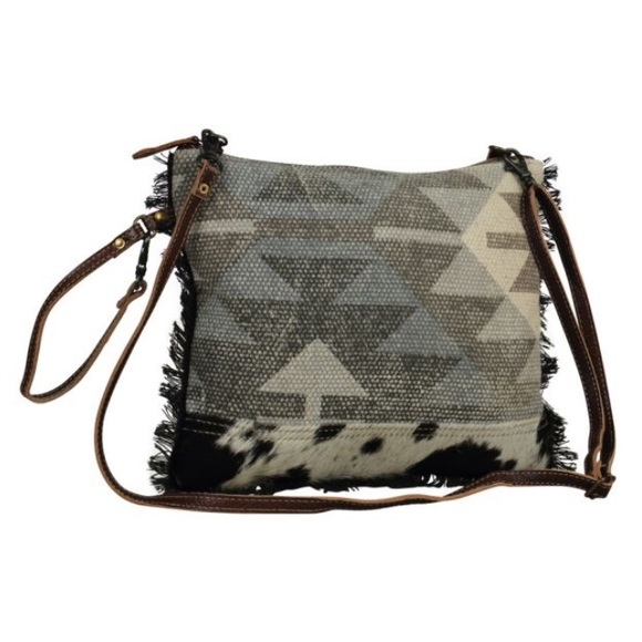 Last NWT Bohemian Small Crossbody bag wFringe - Picture 3 of 7